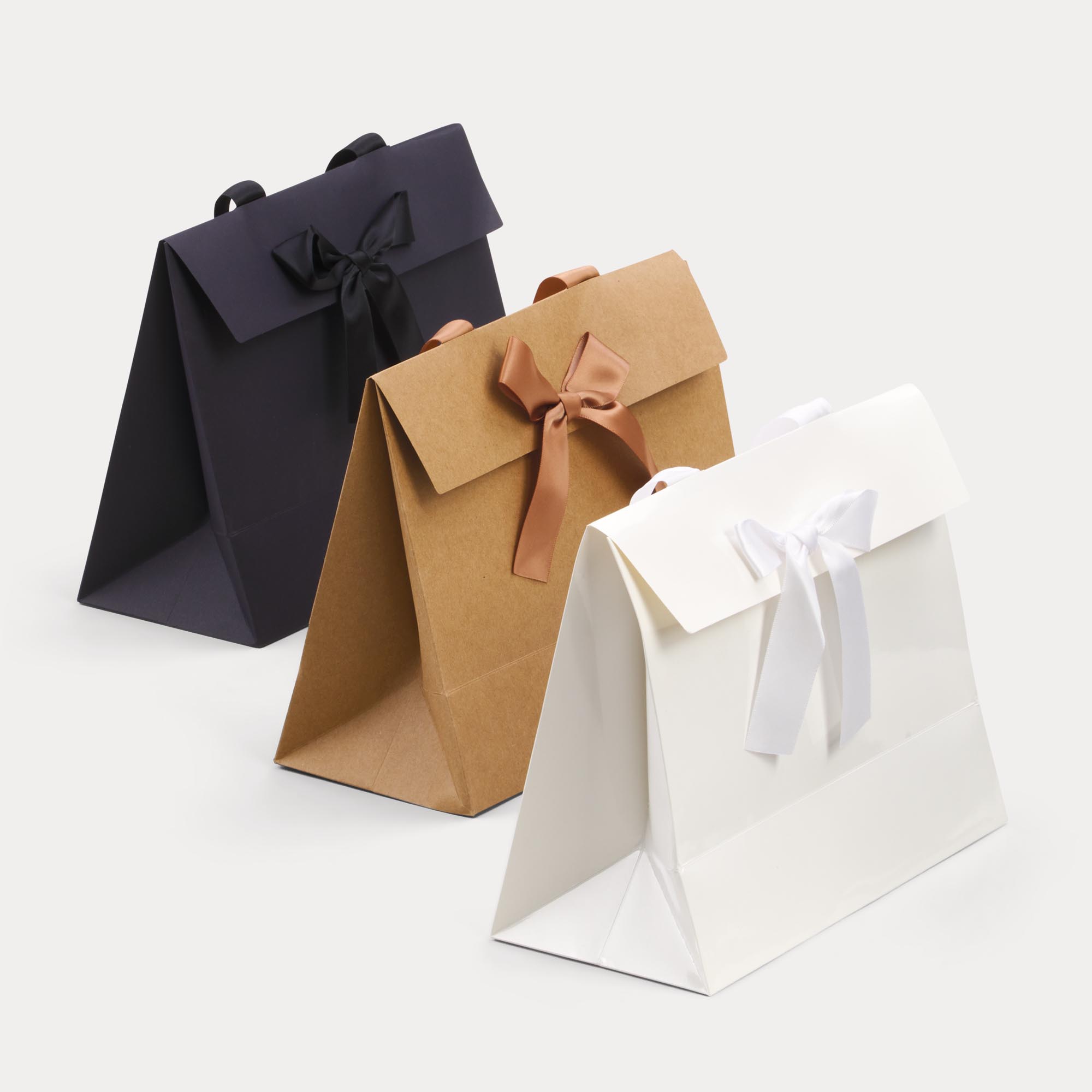 Sacs cadeaux en papier avec ruban