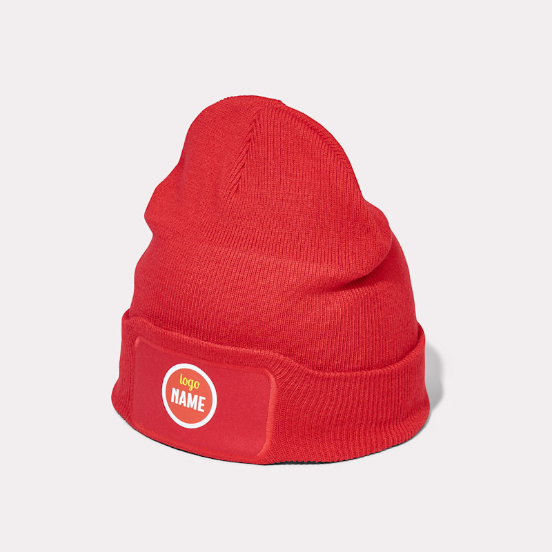 Bonnet tricoté avec écusson