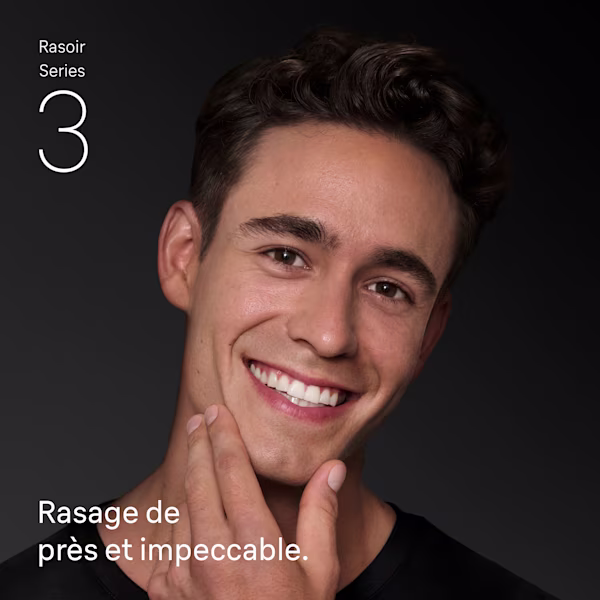 Rasage de près et précis du rasoir Braun Series 3 – homme souriant touchant sa peau lisse après le rasage.