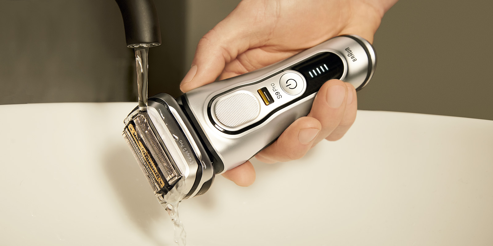 Nettoyer le rasoir électrique : nettoyant pour rasoir Braun