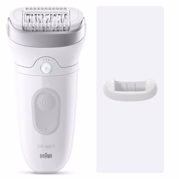 Rendu produit vue de face du Silk-épil 7 avec le visuel de l'emballage en arrière-plan, sur fond blanc. Rendu produit vue de face du Silk-épil 7 avec le visuel de l'emballage en arrière-plan, sur fond blanc.