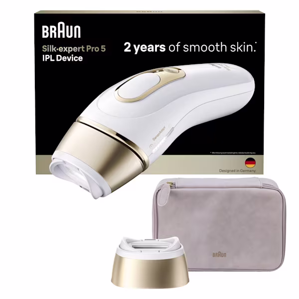 Appareil Braun PL5100 présenté à côté de tous les accessoires inclus, devant son emballage. Appareil Braun PL5100 présenté à côté de tous les accessoires inclus, devant son emballage.