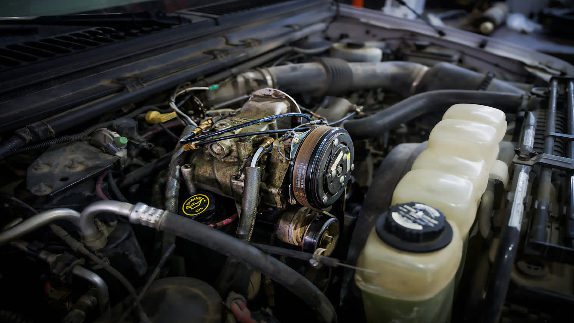 Why You Might Not Want An Underhood Air Compressor