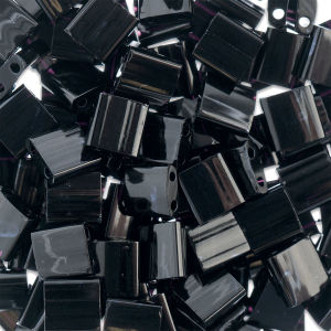 John Bead Miyuki Tila Beads - Black, Opaque, 5mm x 5mm (Close-up of beads)