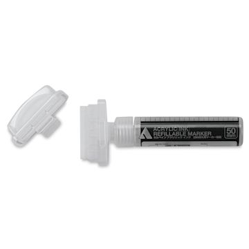 Open in modal - Holbein Refillable Markers - 50 mm Marker shown horizontally and uncapped 