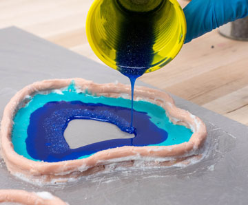 EMBELLISHING A GEODE - Using Liquid Gold Leaf - Geode Paint Pour