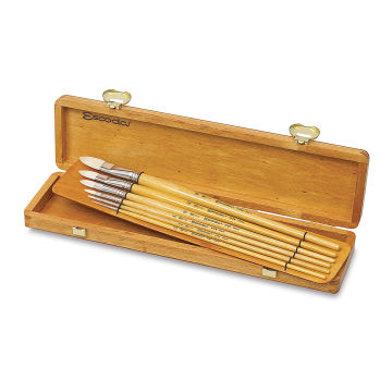 Escoda Clasico Chungking White Bristle - Angled view of Set of 6 Filberts in wood box