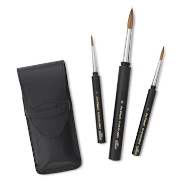 Open in modal - Da Vinci Maestro Kolinsky Travel Brushes - Set 1503, Set of 3, brushes and faux-leather case laid out