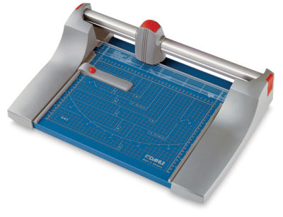 Dahle Premium Rolling Trimmer - Right angled view of trimmer with 14 1/2" cut area
