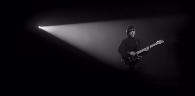 Music video screenshot: Daughter - Youth
