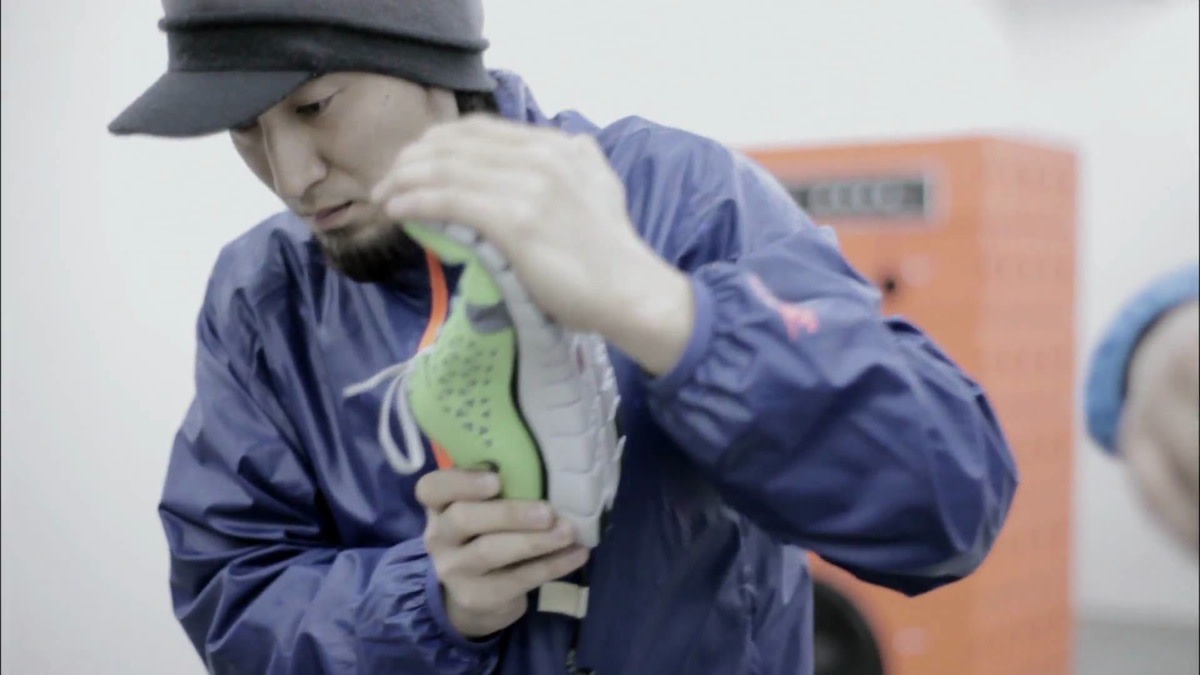 operador brazo espejo de puerta Nike Free Run+ - Nike Music Shoe · WORKS · Rhizomatiks Design