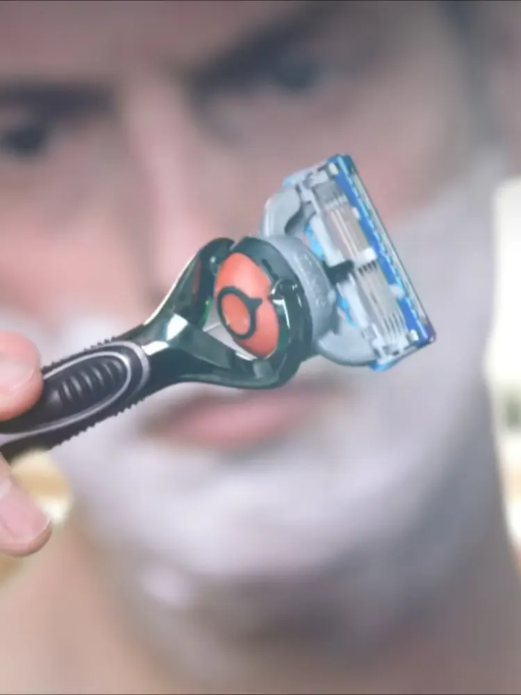 [es-ar]Cómo Afeitarte Las Áreas Complicadas De La Cara:
Recortadora De Precisión Gillette Fusion5