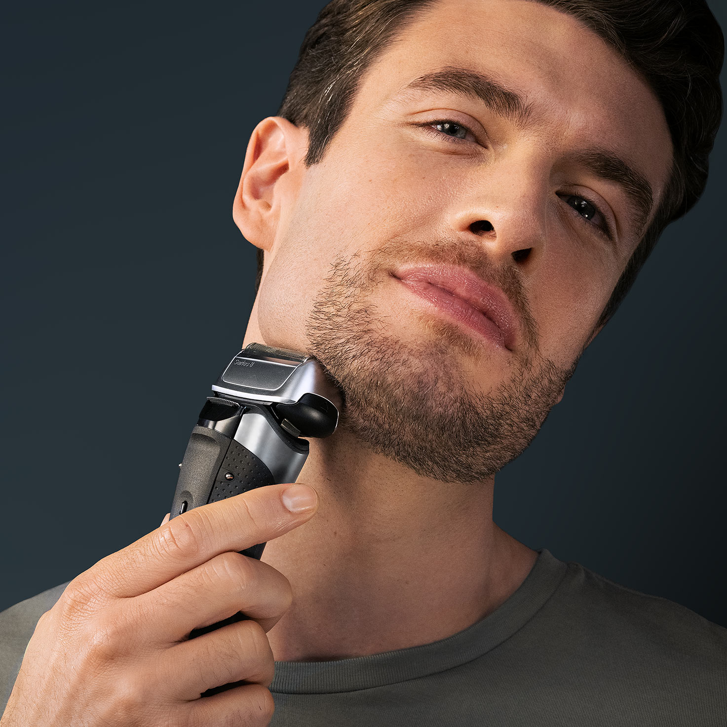 Braun Series 8 Electric Shaver with Adaptive Head | Braun Nordics