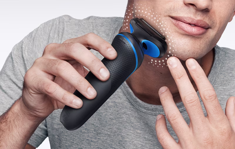 Close up of a man shaving his cheek with Series 5 shaver.מכונת גילוח Electric Shaver Series 5 52-B1000s מבית Braun