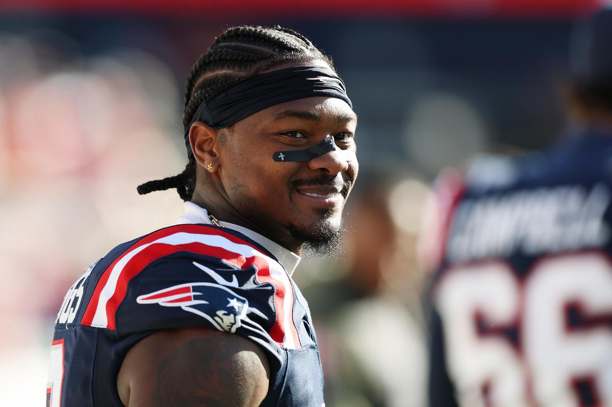 Washington Commanders are reportedly signing receiver Stefon Diggs