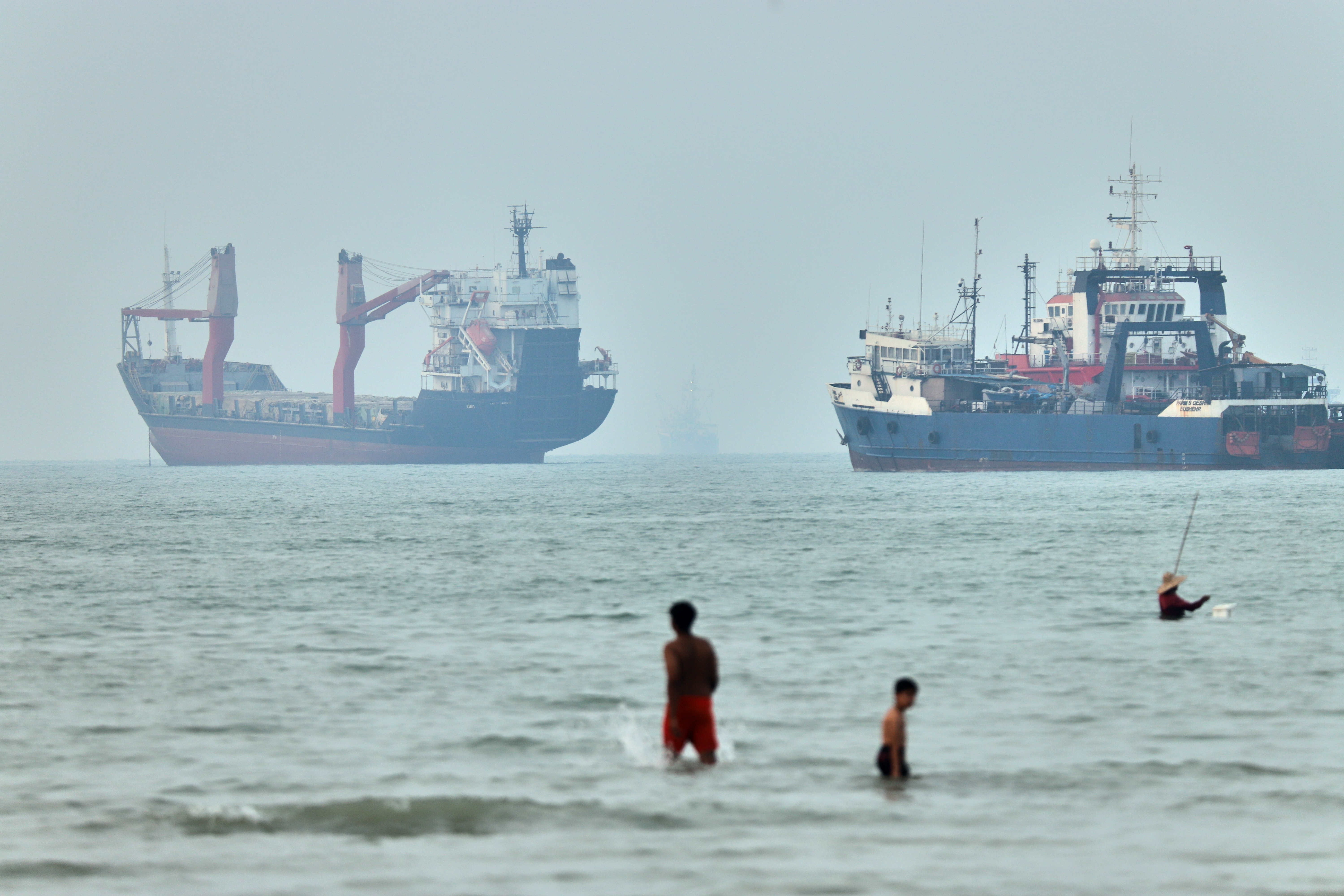 Oil prices ease after US and Iran pause their attacks