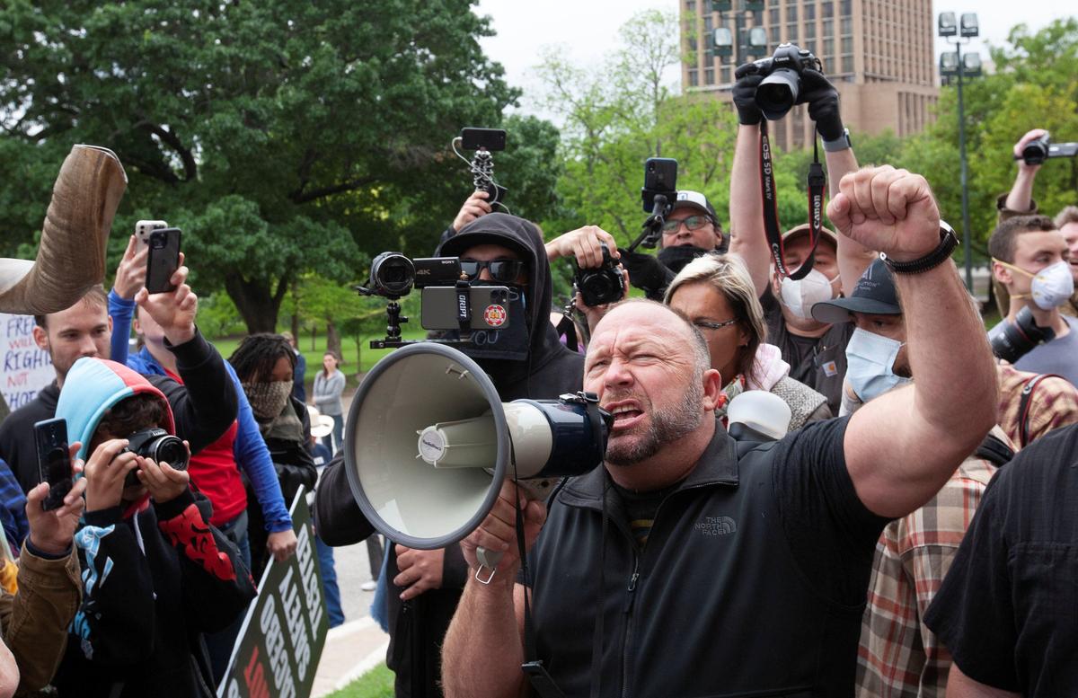 Alex Jones calls for Trump's removal over Iran war, draft fears