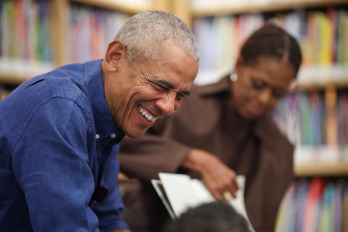 Obama's summer reading list includes authors he's loved for years and new favorites