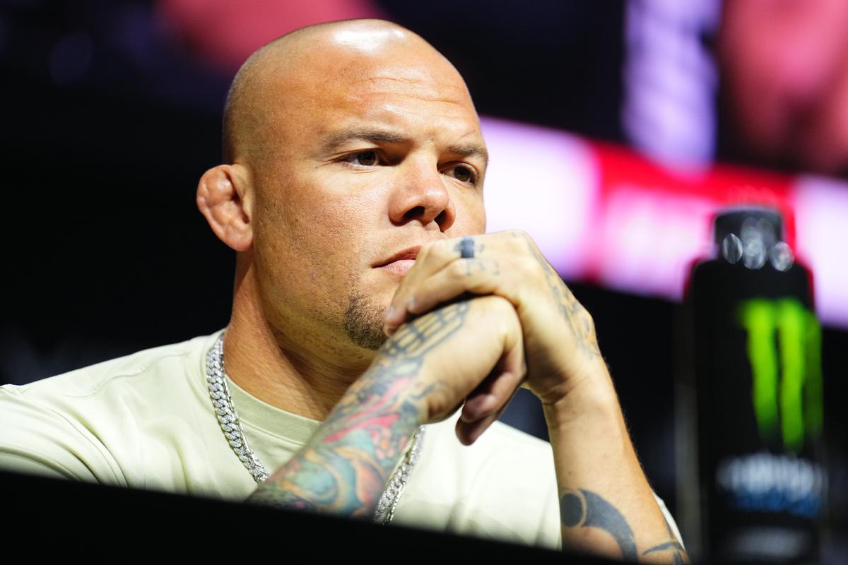 Anthony Smith’s wife defends husband in new statement: ‘He would never hurt me’