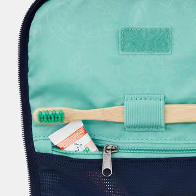 affenzahn-kulturtasche-features-zahnbuerstenhalterung