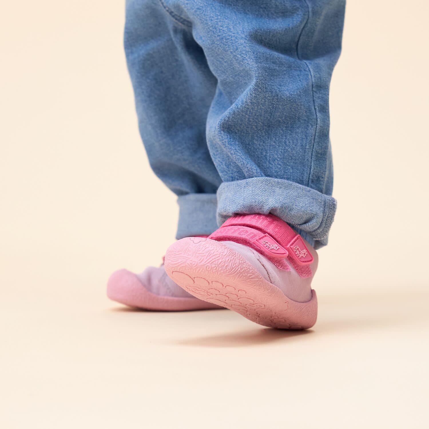 Mid JPG-AFZ 01 SS25 01392-40175-670 LauflernerLederWalky Einhorn productonmodel 0346-Model 2