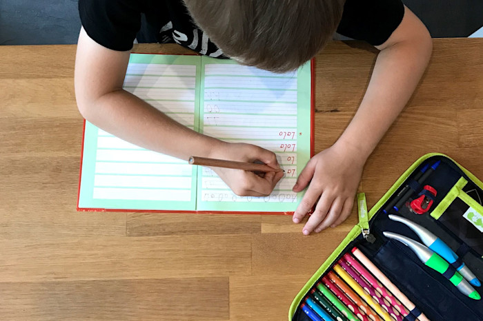junge-klassenarbeit
