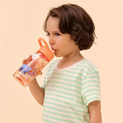 affenzahn-trinkflasche-fuer-kinderhaende-designt