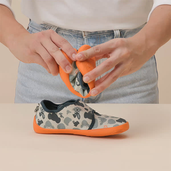 1x1-no-text-Duenne-flexible-Sohle-Hausschuh-Baumwolle-Movy preview