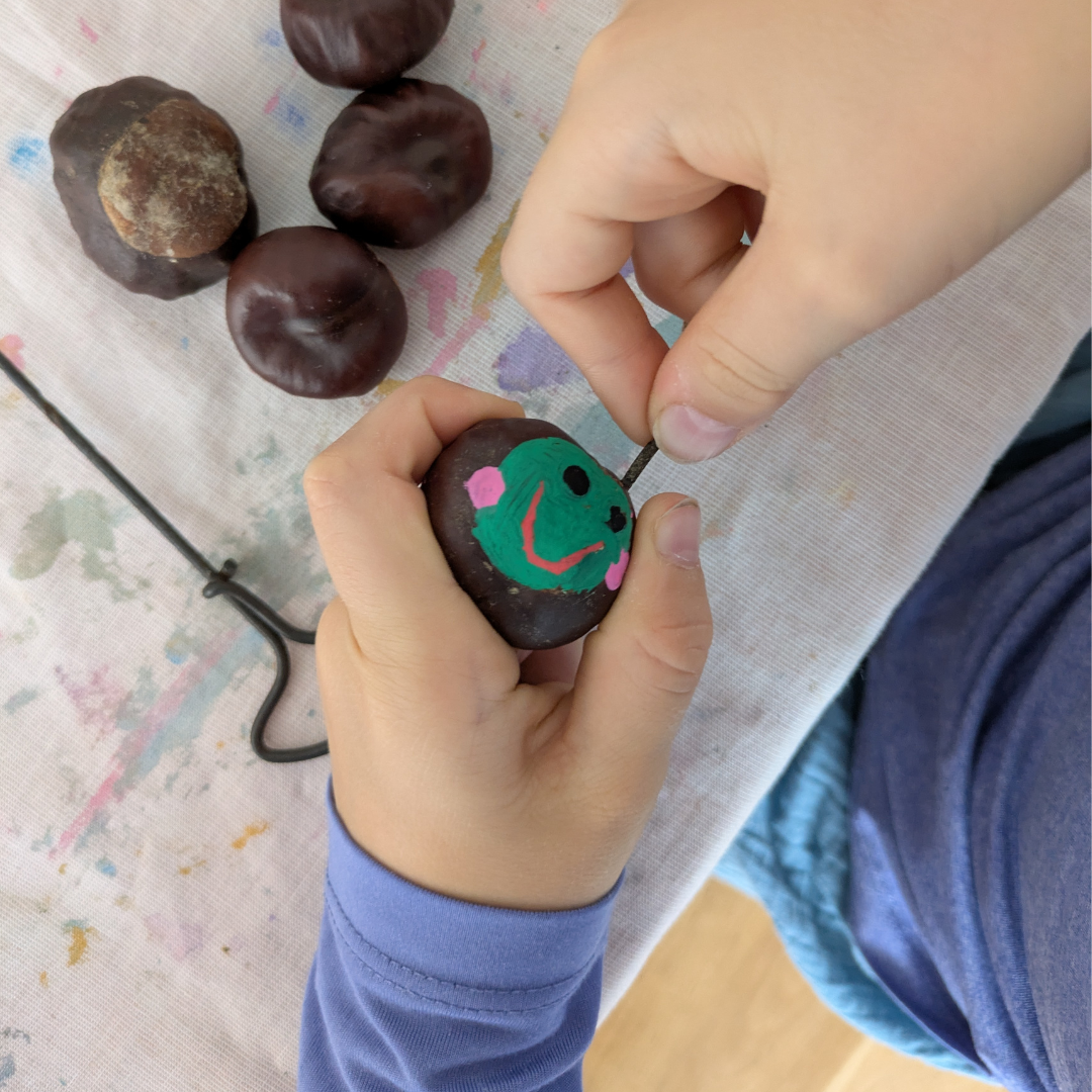 Media // Image // Blog Post // Affenzahn Herbst DIY Kastanientiere// Step 3