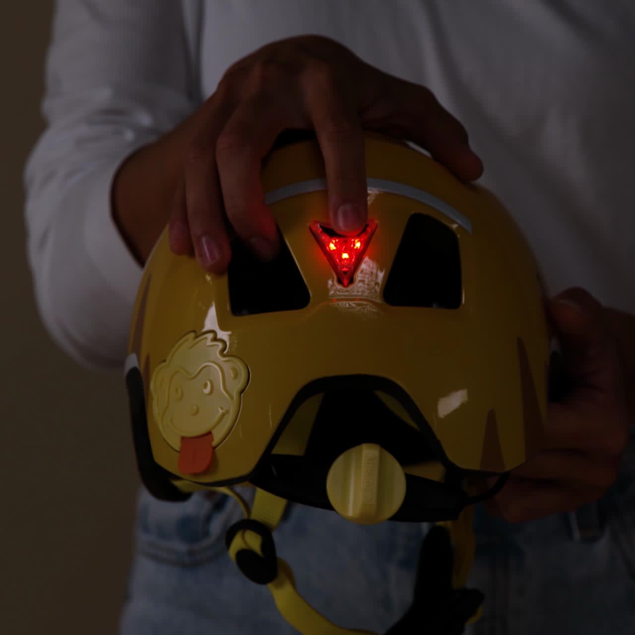 affenzahn-funktionskachel-helm-sichtbar