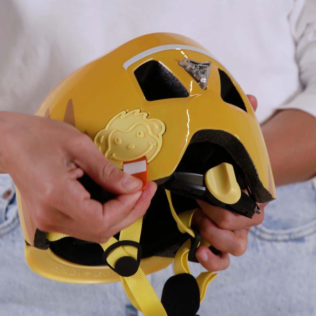 affenzahn-funktionskachel-helm-ziehzunge