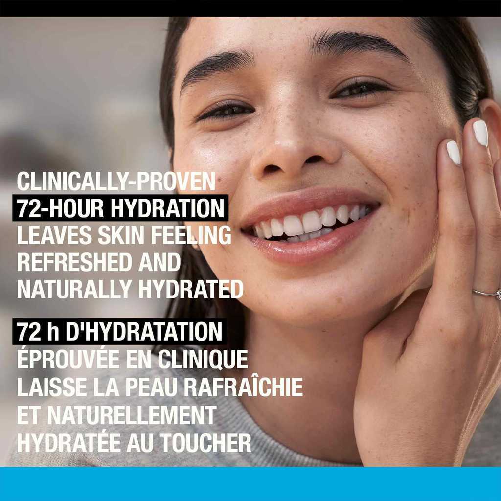 Image d'une femme se touchant la peau et souriant, avec la mention « 72 h d'hydratation éprouvée en clinique ».