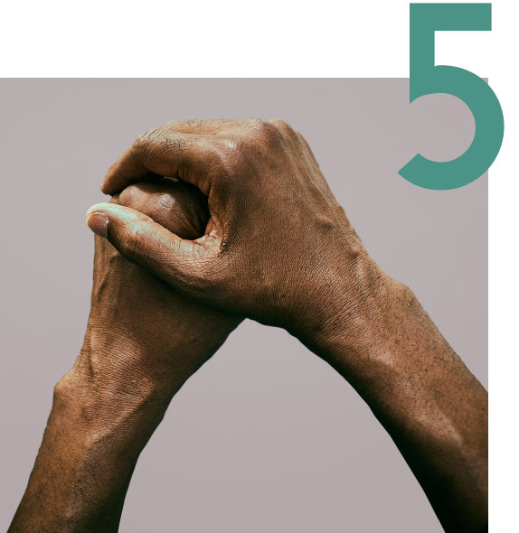 Two hands with the number five