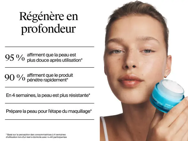 Jeune femme tenant un pot de gel-crème Hydro Boost de Neutrogena pour peaux très sèches 