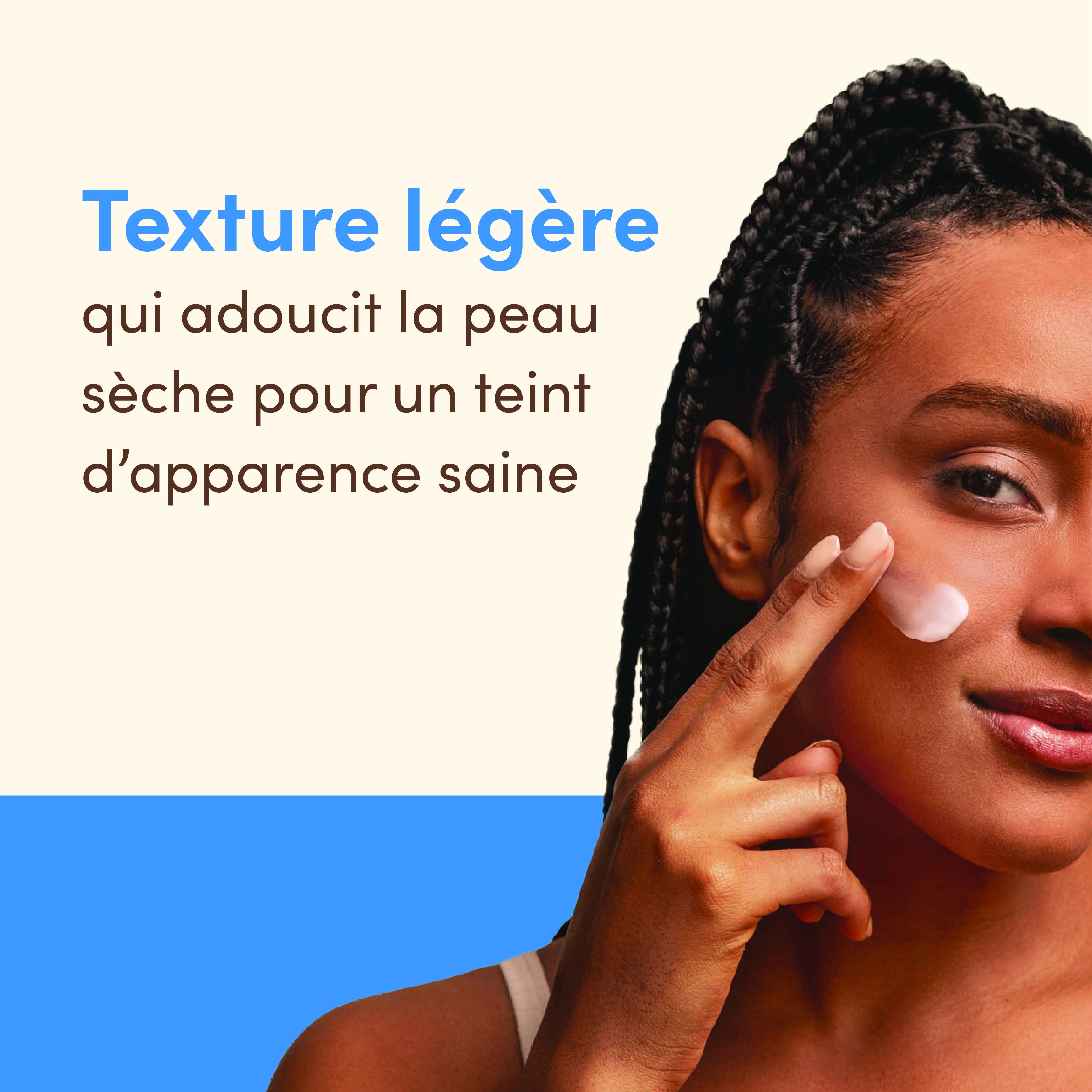 Une jeune femme appliquant une lotion pour le visage sur son visage