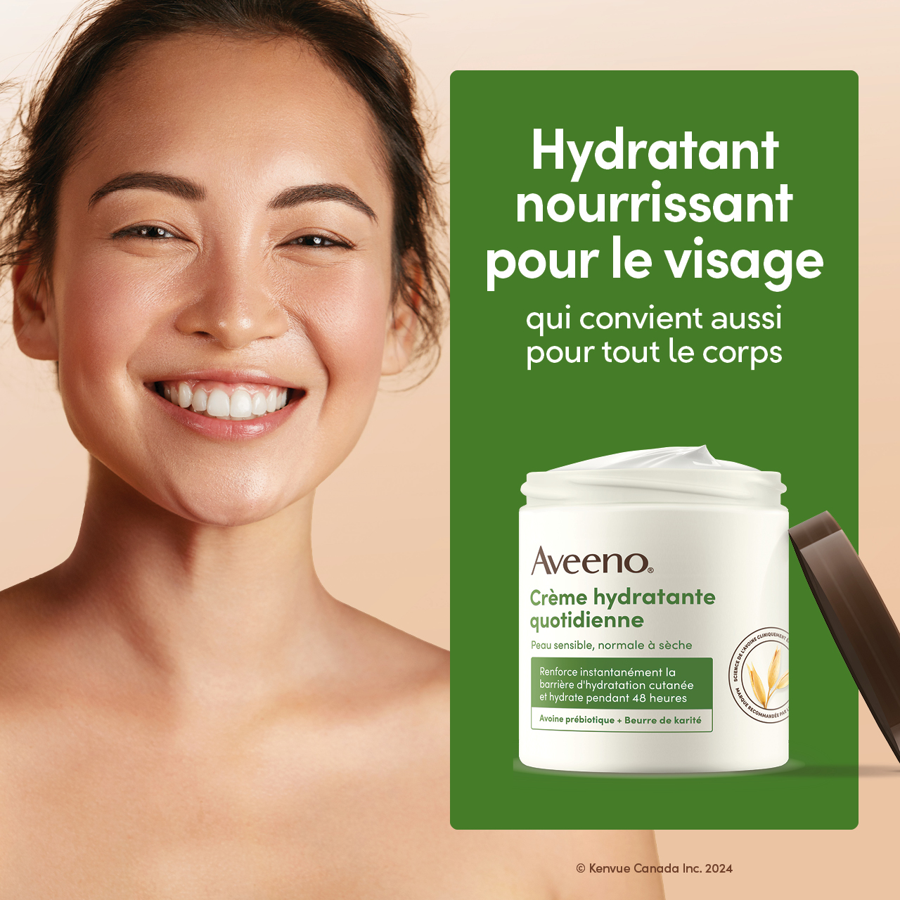 Jeune femme souriant à côté de la crème hydratante quotidienne pour peaux sèches et sensibles AVEENO®