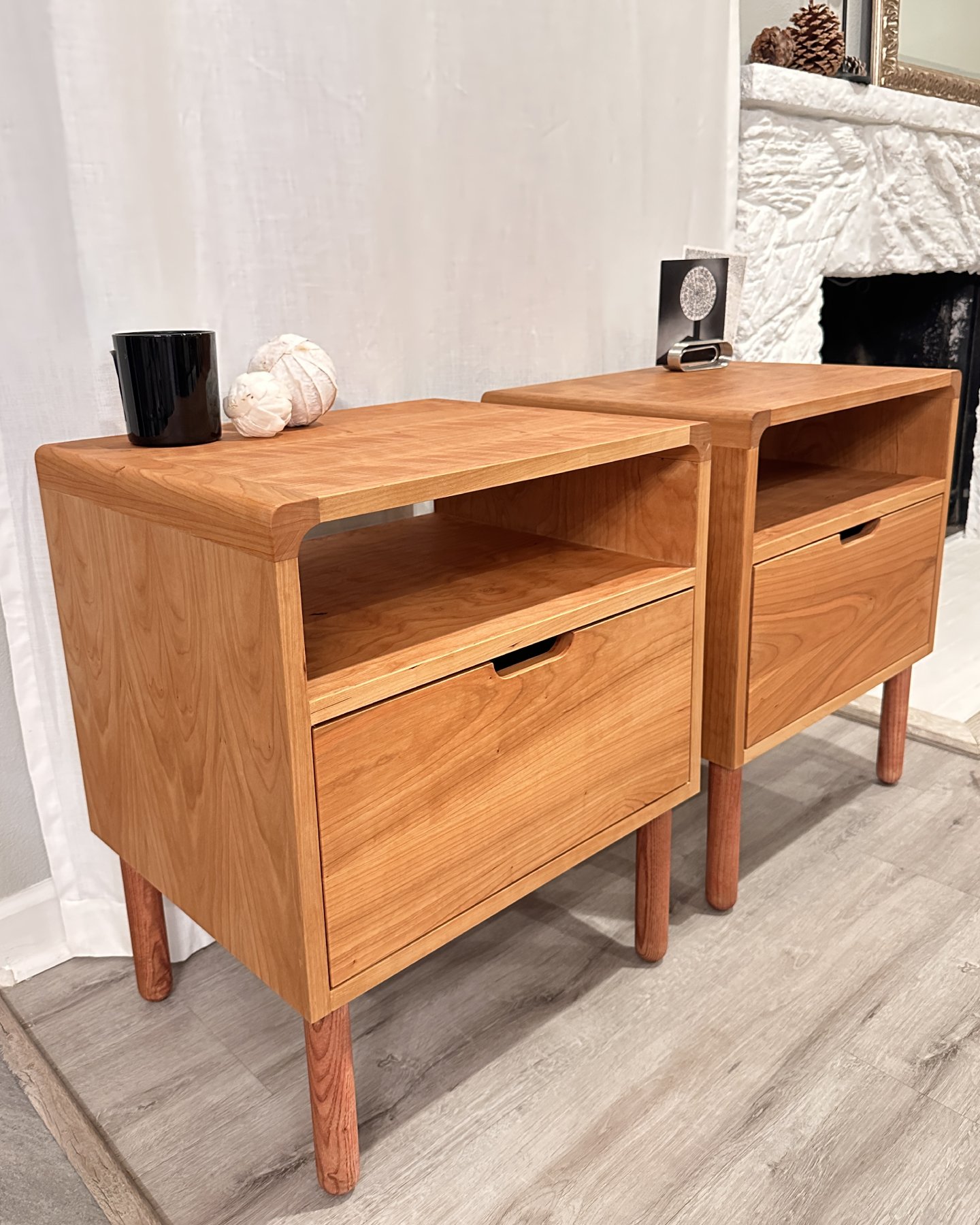 Set of 2 Cherry Nightstand /w Top Shelf - Side View