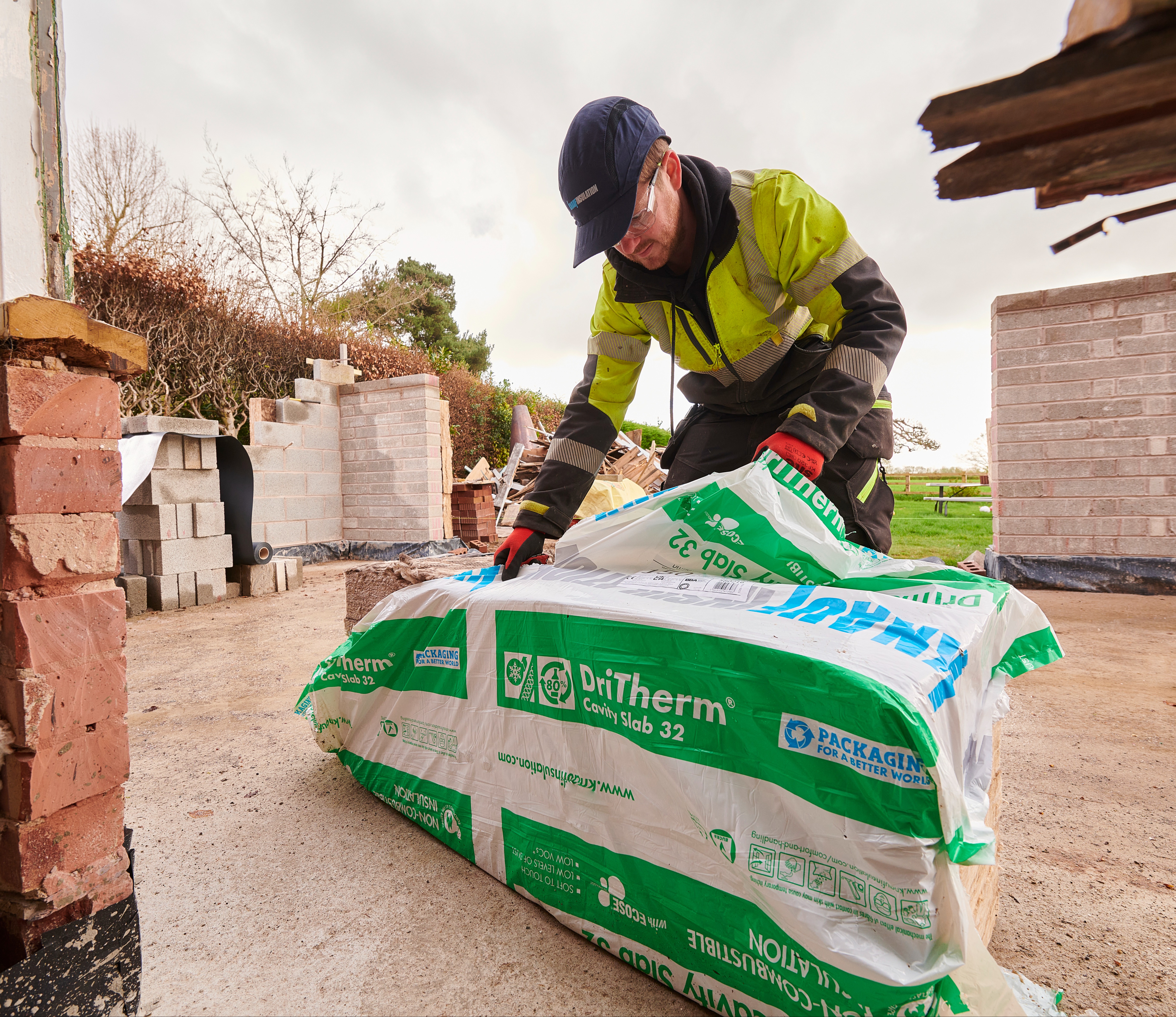 Builder installing DriTherm 32 150mm cavity into construction site