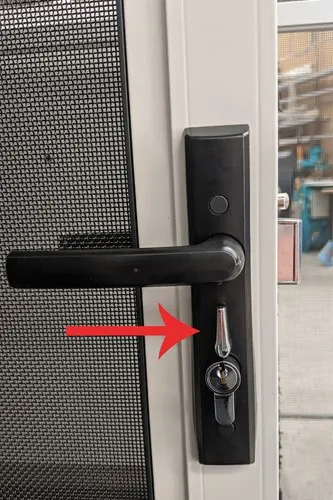 Installing a hinged screen door
