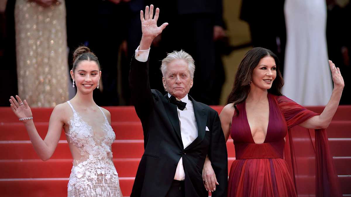 Catherine Zeta-Jones' Daughter Carys Pictured Wearing Her Mom's Old ...