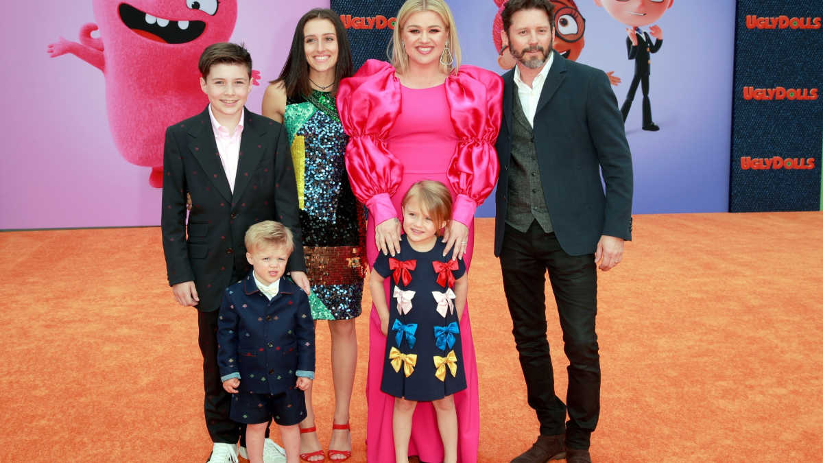 Kelly Clarkson's Kids, Former Stepchildren Support Her At Walk Of Fame