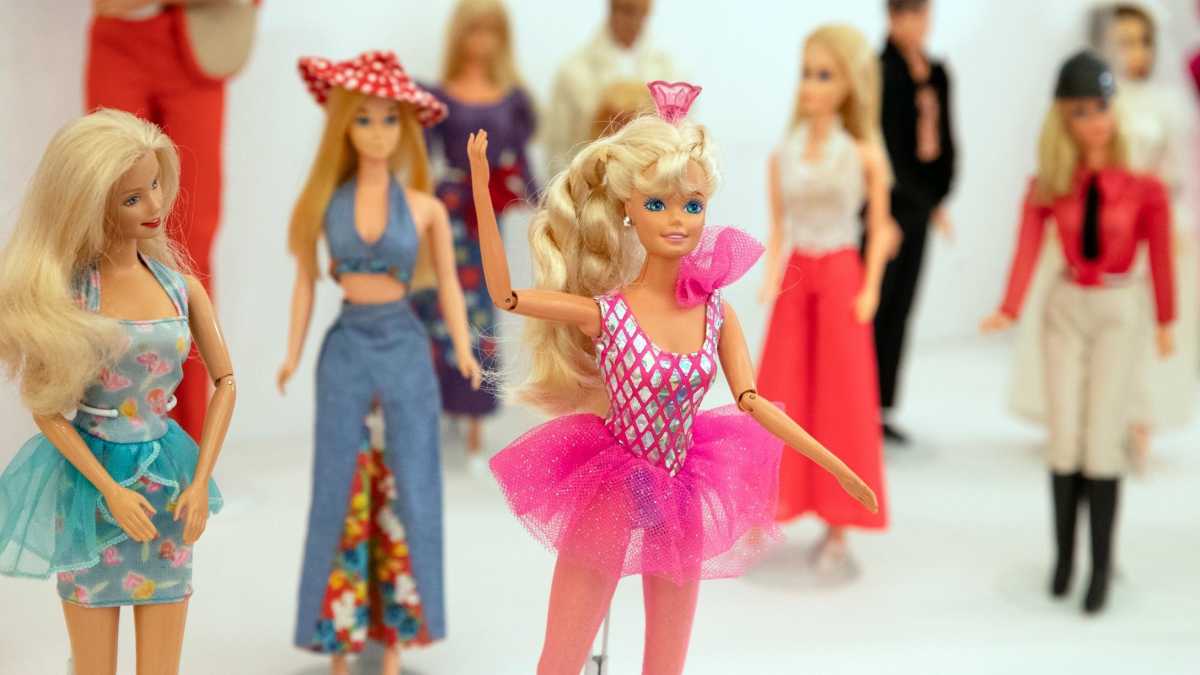 32 Barbie - Louis Vuitton Mins ideas  barbie, fashion dolls, barbie fashion
