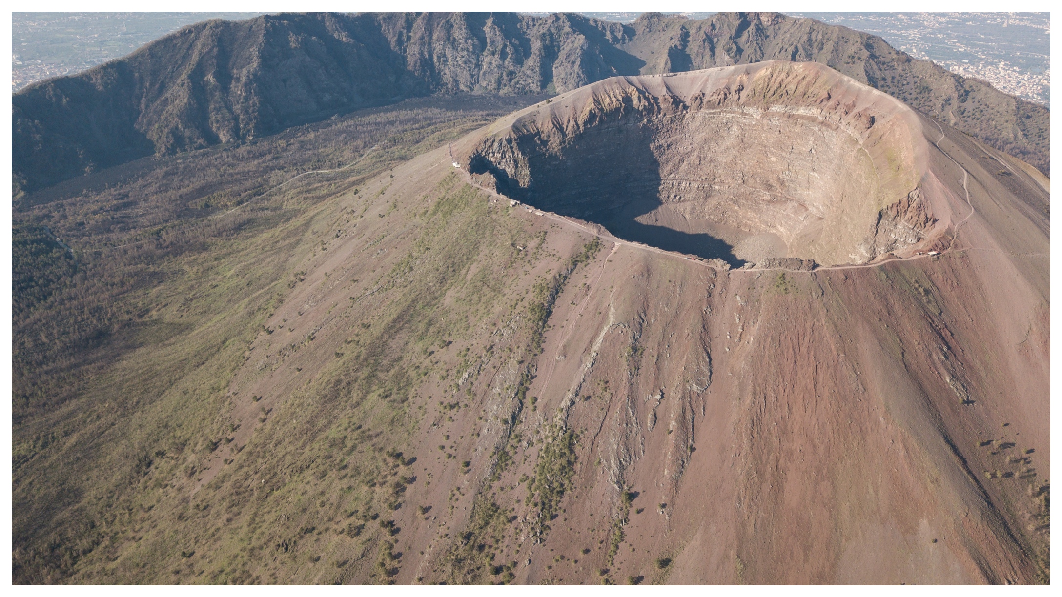 Tourist Sustains Injuries After Tumbling Into Mount Vesuvius Crater ...