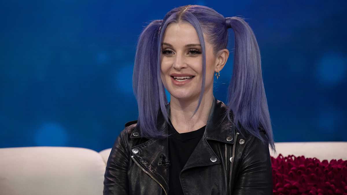 All Kelly Osbourne Wants For Christmas Is Plastic Surgery all-kelly-osbourne-wants-for-christmas-is-plastic-surgery