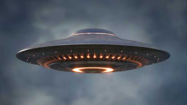 30 Stories From The National UFO Reporting Center | LittleThings.com