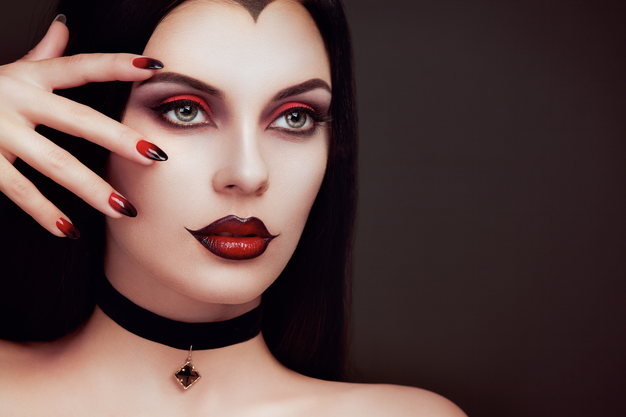 vampire eye makeup