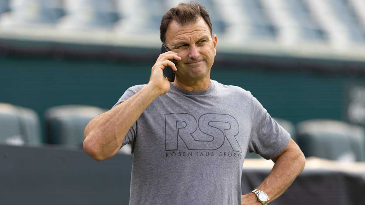 Drew Rosenhaus Wrestles Shark in Ocean, Shares On Twitter