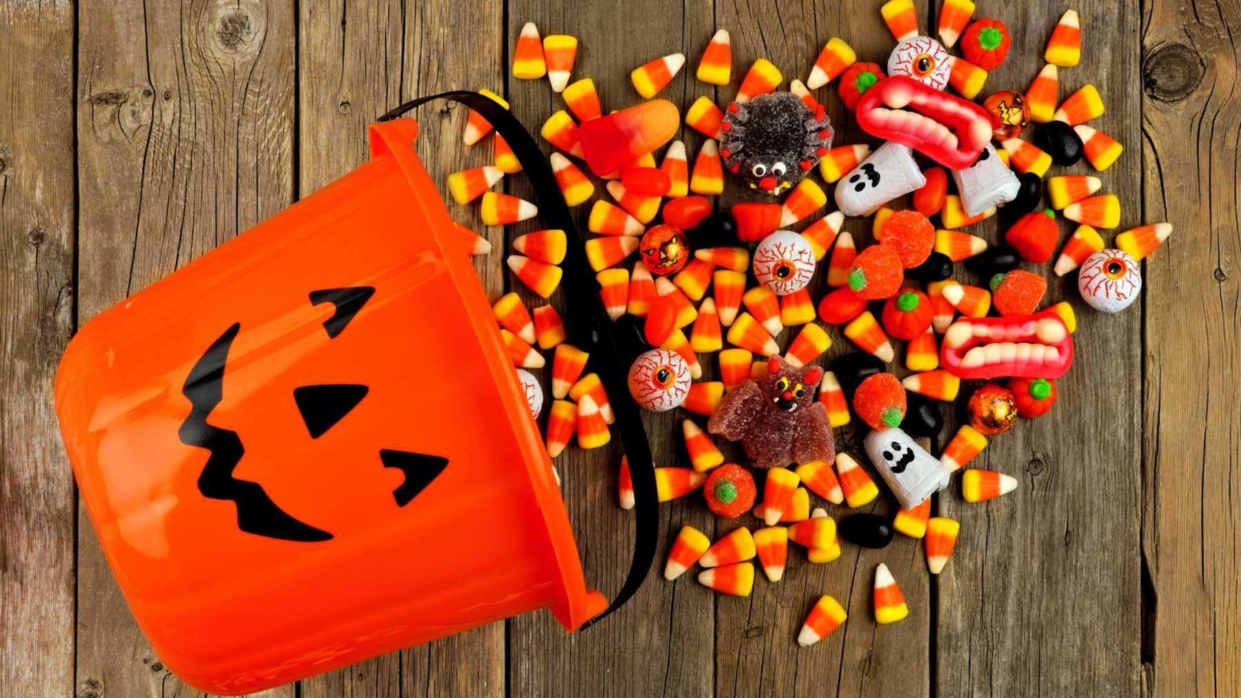 30-facts-about-candy-corn-and-other-halloween-treats-littlethings