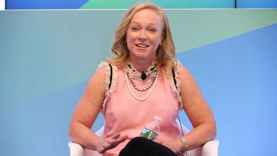 Kerstin emhoff ivi dfs Kerstin Emhoff Has A Lot More Going For Her Besides Former Marriage To
