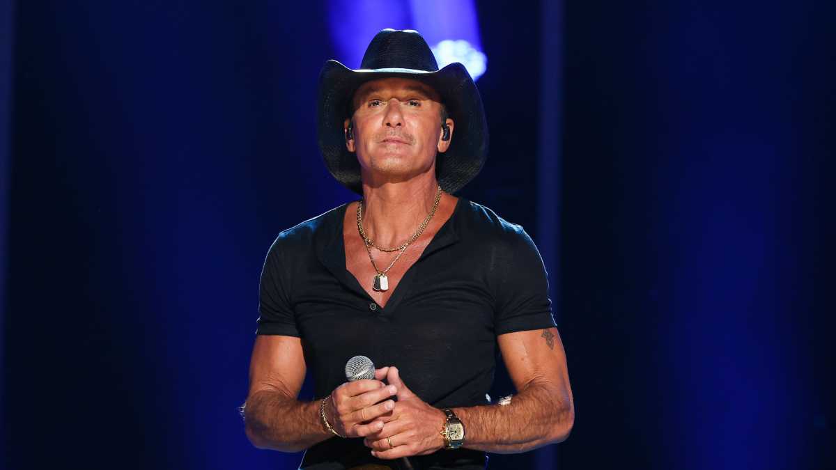 Tim McGraw causes a tizzy with tribute to rarely-seen family member